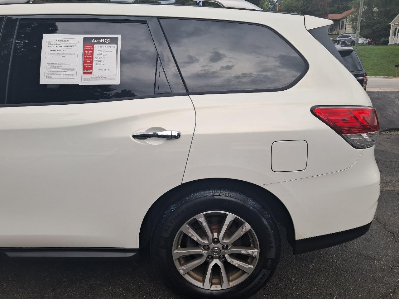Nissan Pathfinder SV 4WD 2014