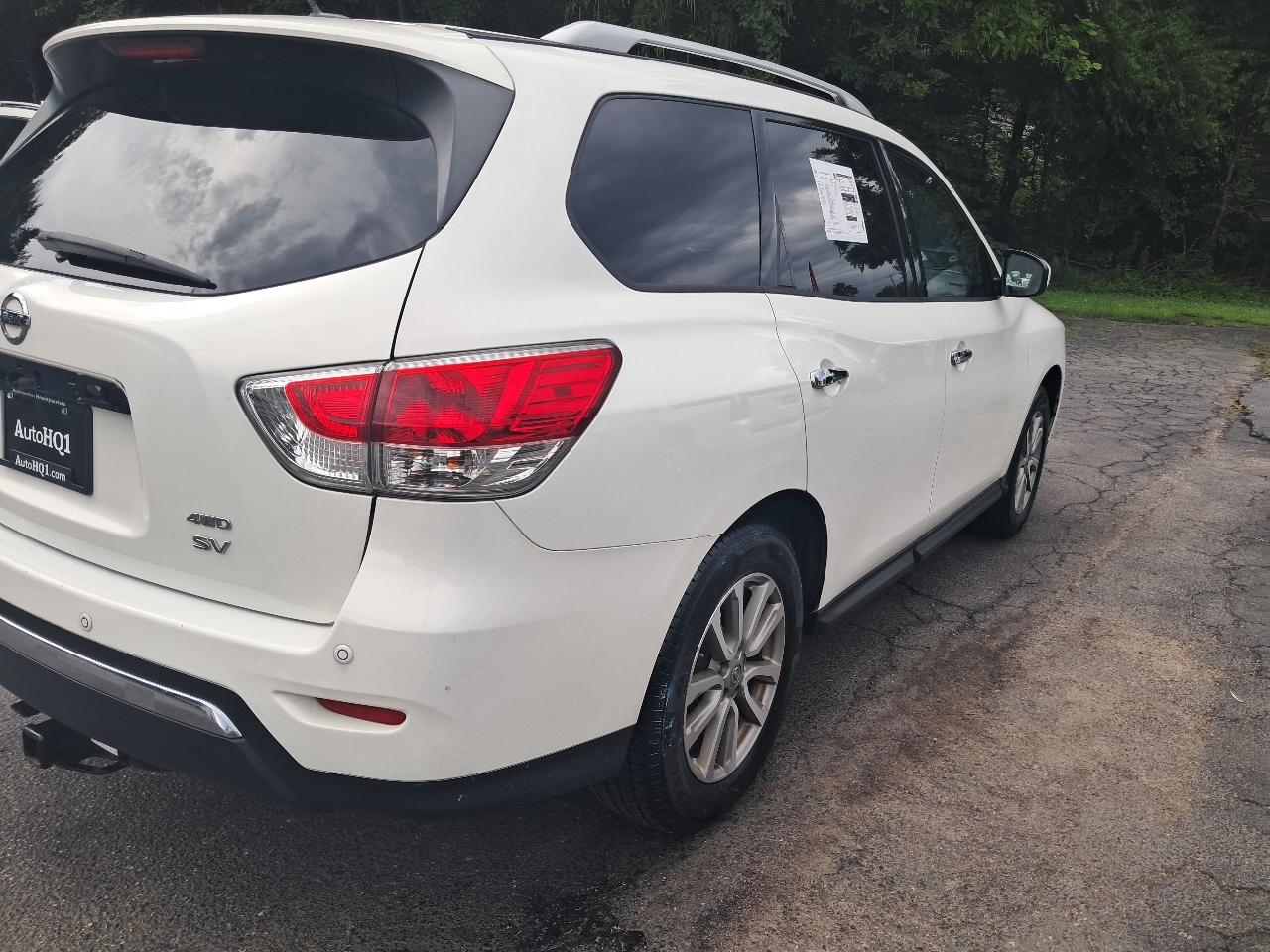 Nissan Pathfinder SV 4WD 2014
