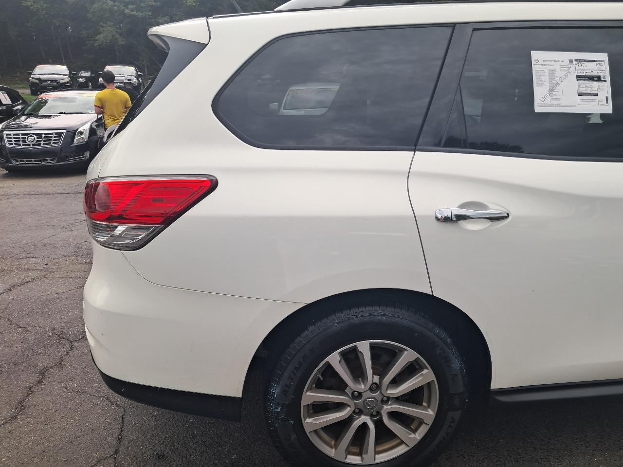 Nissan Pathfinder SV 4WD 2014