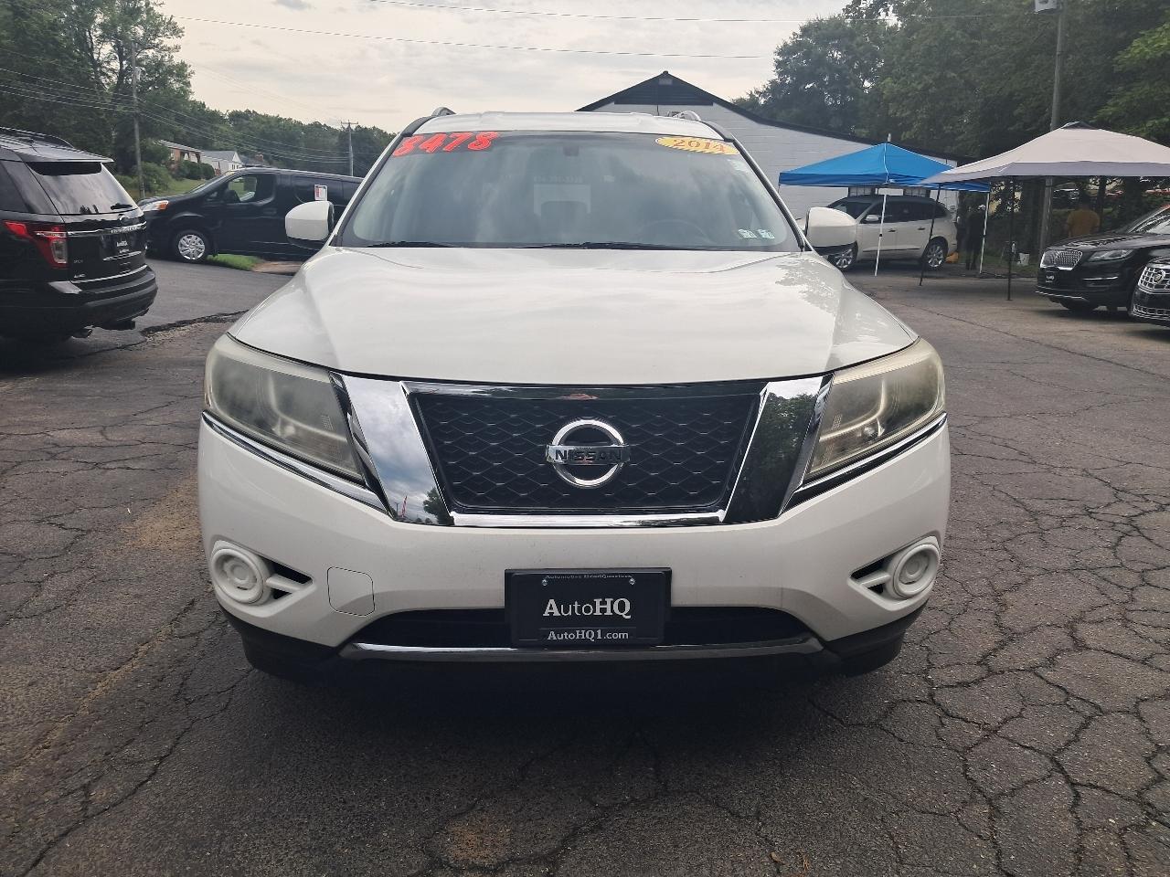 Nissan Pathfinder SV 4WD 2014