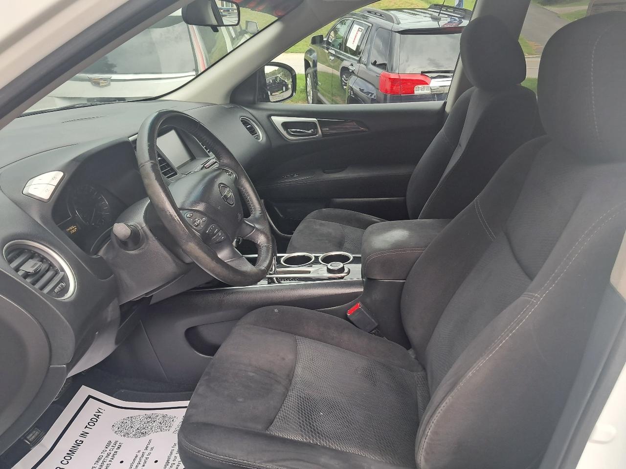 Nissan Pathfinder SV 4WD 2014