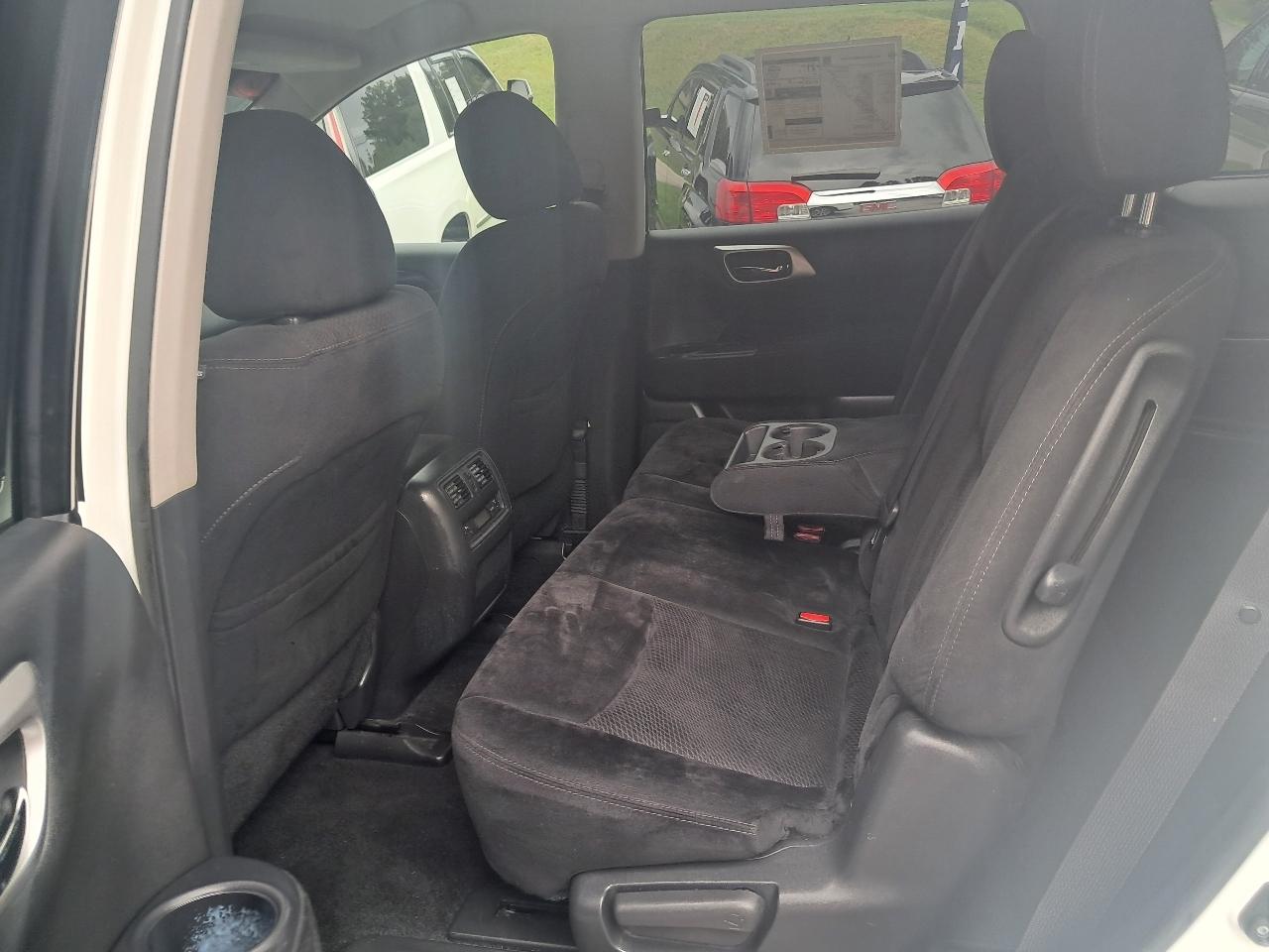 Nissan Pathfinder SV 4WD 2014