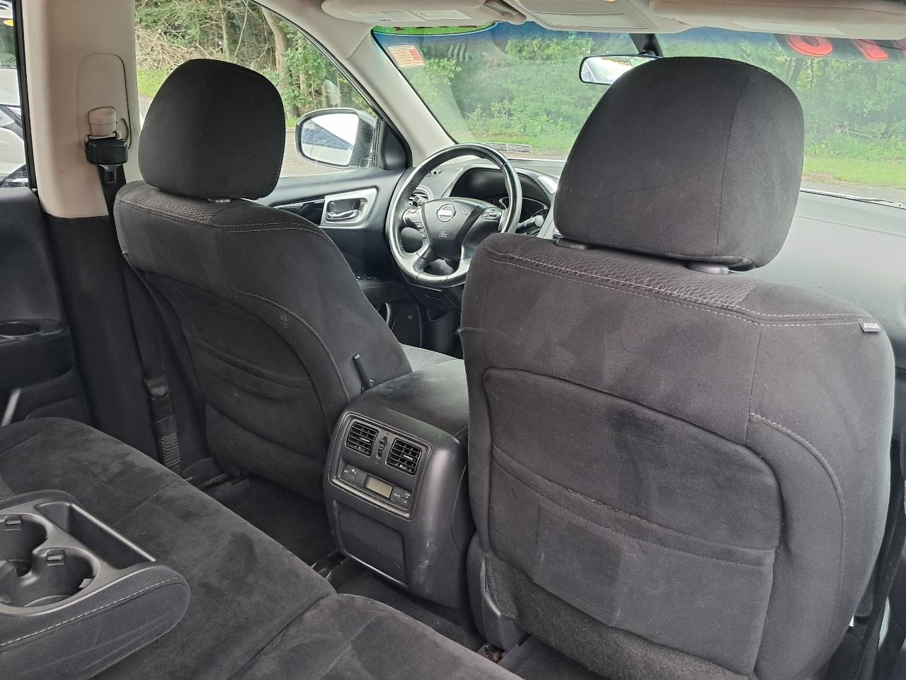 Nissan Pathfinder SV 4WD 2014