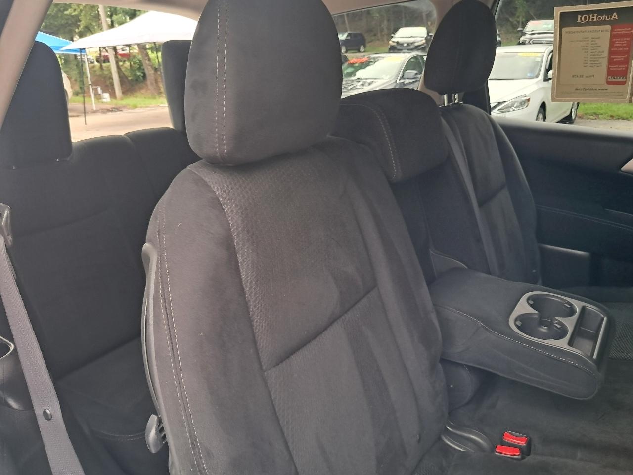Nissan Pathfinder SV 4WD 2014