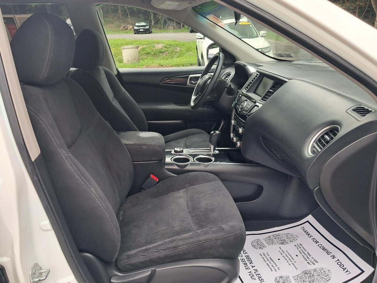 Nissan Pathfinder SV 4WD 2014