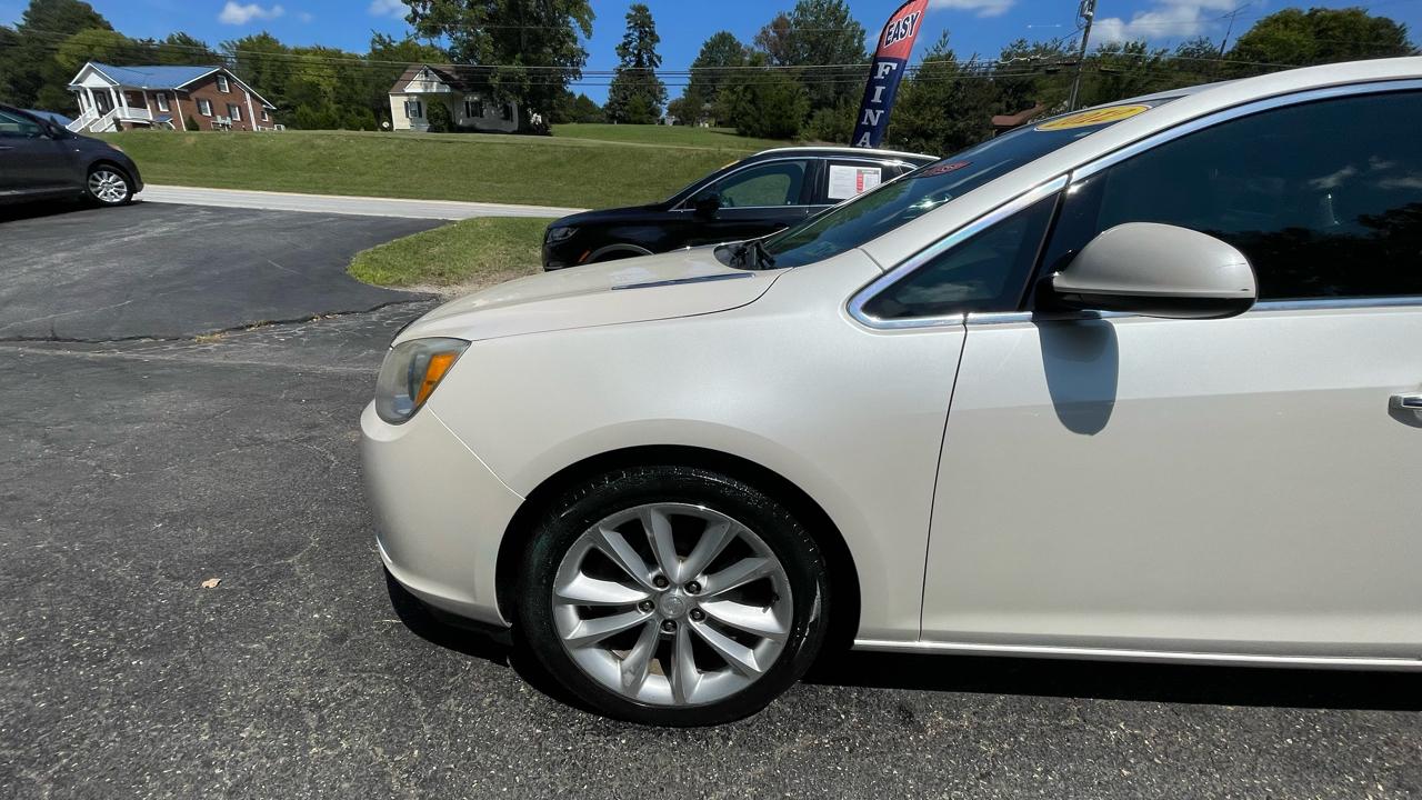 Buick Verano Base 2012
