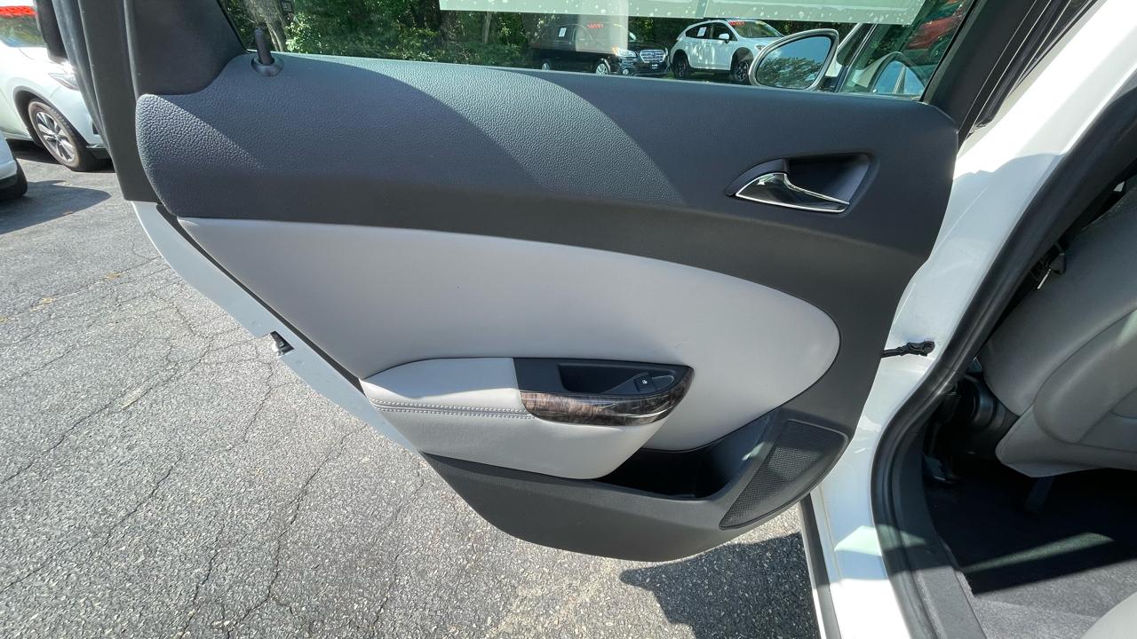 Buick Verano Base 2012