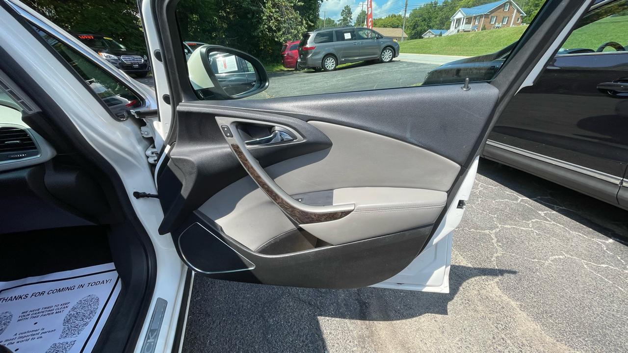 Buick Verano Base 2012