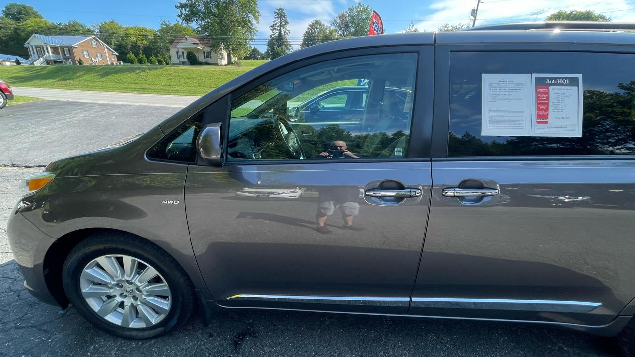 Toyota Sienna XLE 7-Passenger AWD 2017
