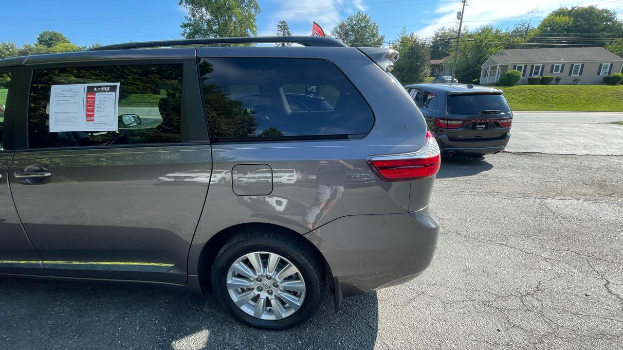 Toyota Sienna XLE 7-Passenger AWD 2017