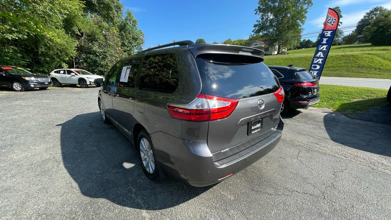 Toyota Sienna XLE 7-Passenger AWD 2017