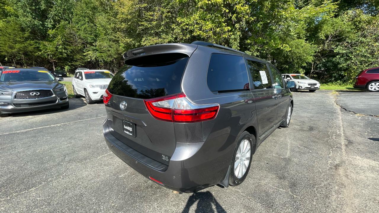 Toyota Sienna XLE 7-Passenger AWD 2017