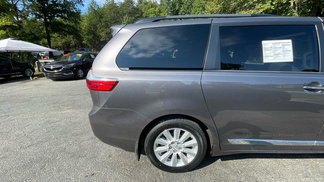 Toyota Sienna XLE 7-Passenger AWD 2017