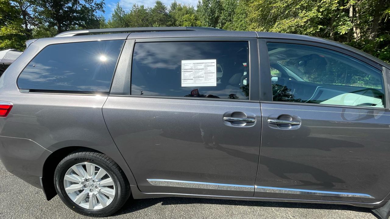 Toyota Sienna XLE 7-Passenger AWD 2017
