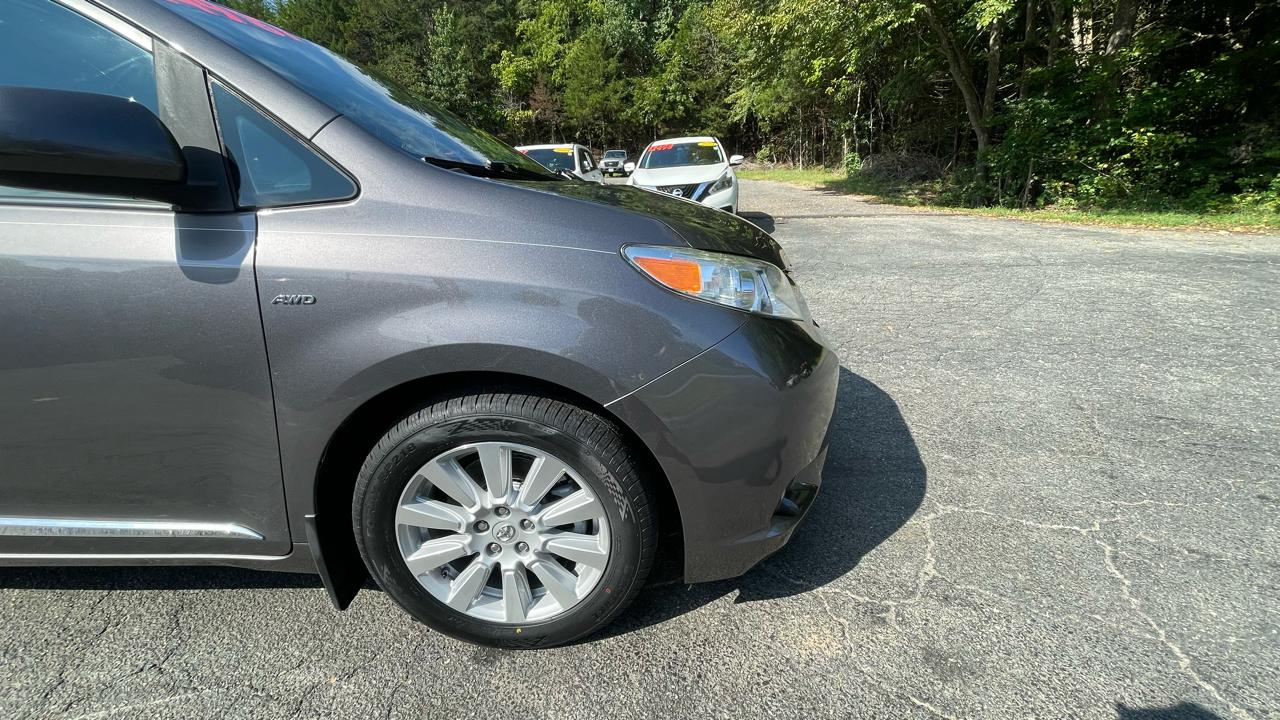 Toyota Sienna XLE 7-Passenger AWD 2017