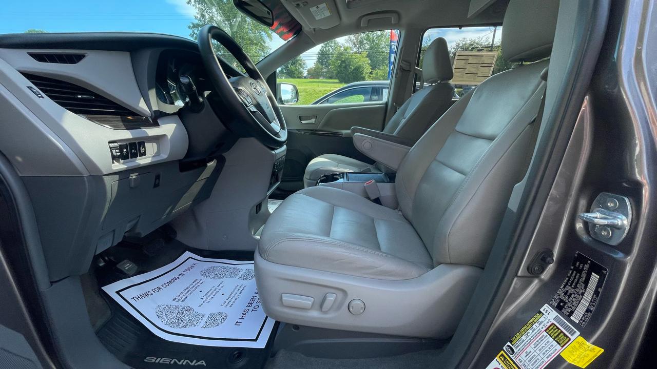 Toyota Sienna XLE 7-Passenger AWD 2017