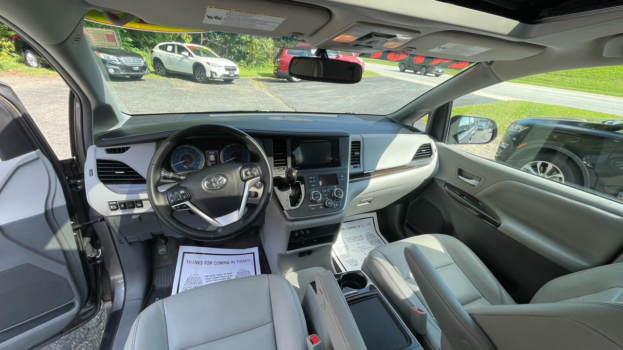 Toyota Sienna XLE 7-Passenger AWD 2017