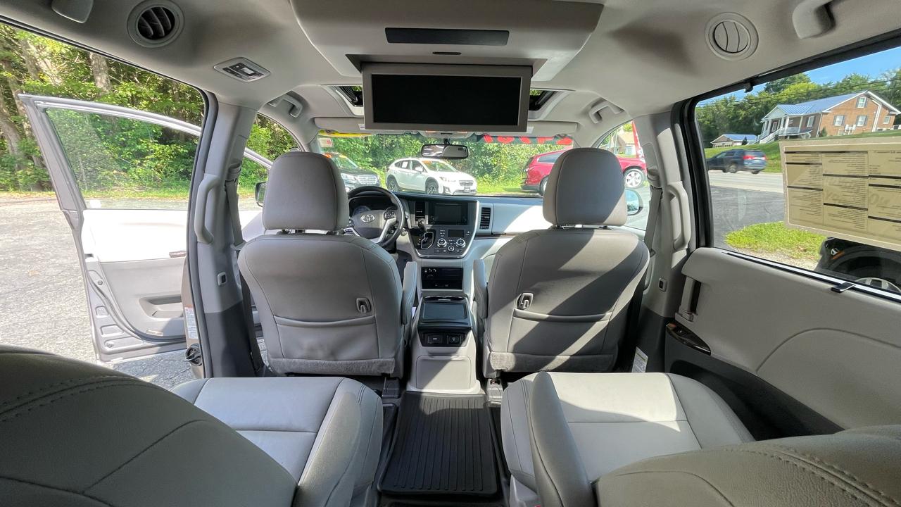 Toyota Sienna XLE 7-Passenger AWD 2017