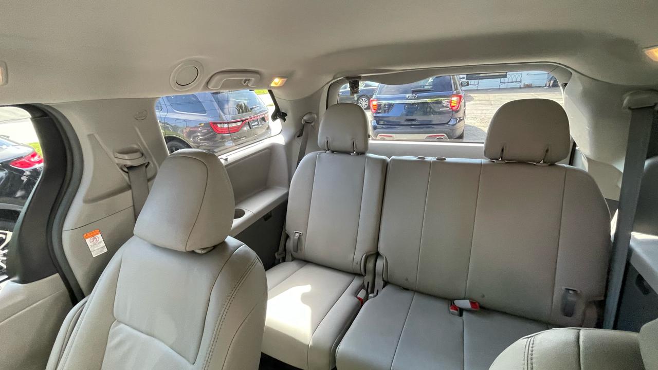 Toyota Sienna XLE 7-Passenger AWD 2017