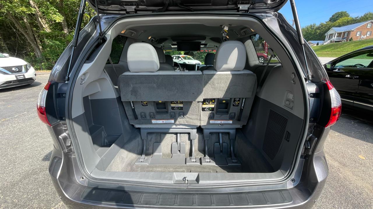 Toyota Sienna XLE 7-Passenger AWD 2017
