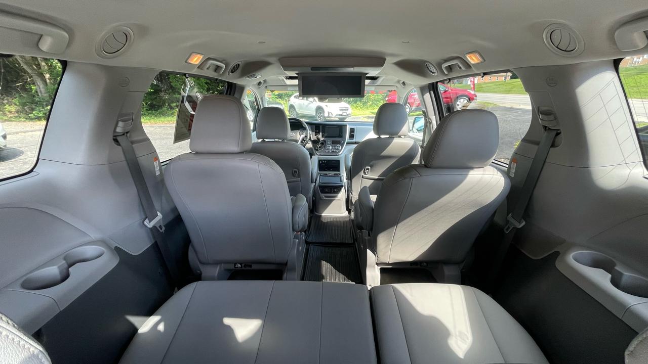 Toyota Sienna XLE 7-Passenger AWD 2017