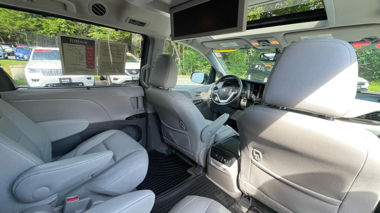 Toyota Sienna XLE 7-Passenger AWD 2017