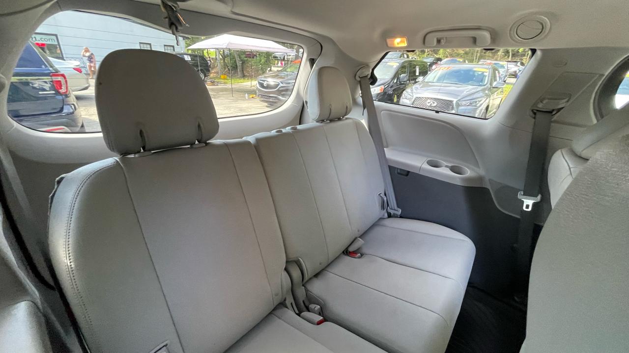 Toyota Sienna XLE 7-Passenger AWD 2017