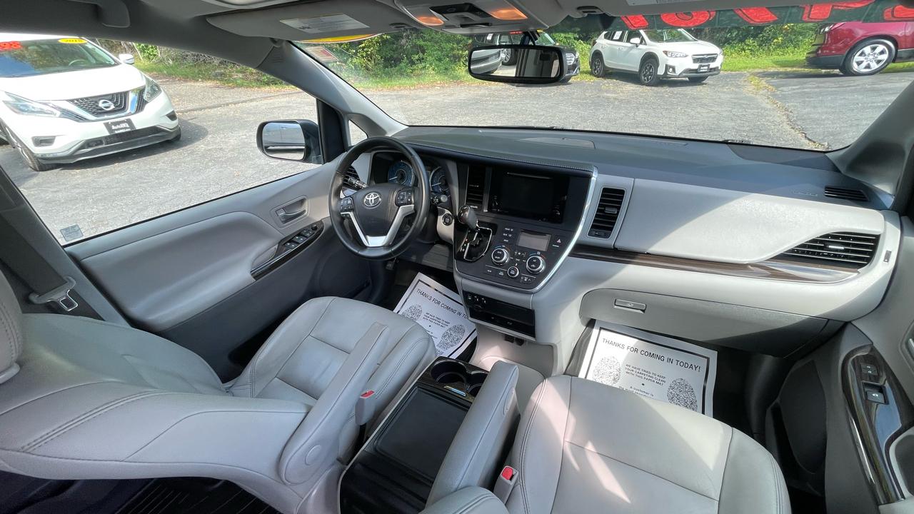 Toyota Sienna XLE 7-Passenger AWD 2017