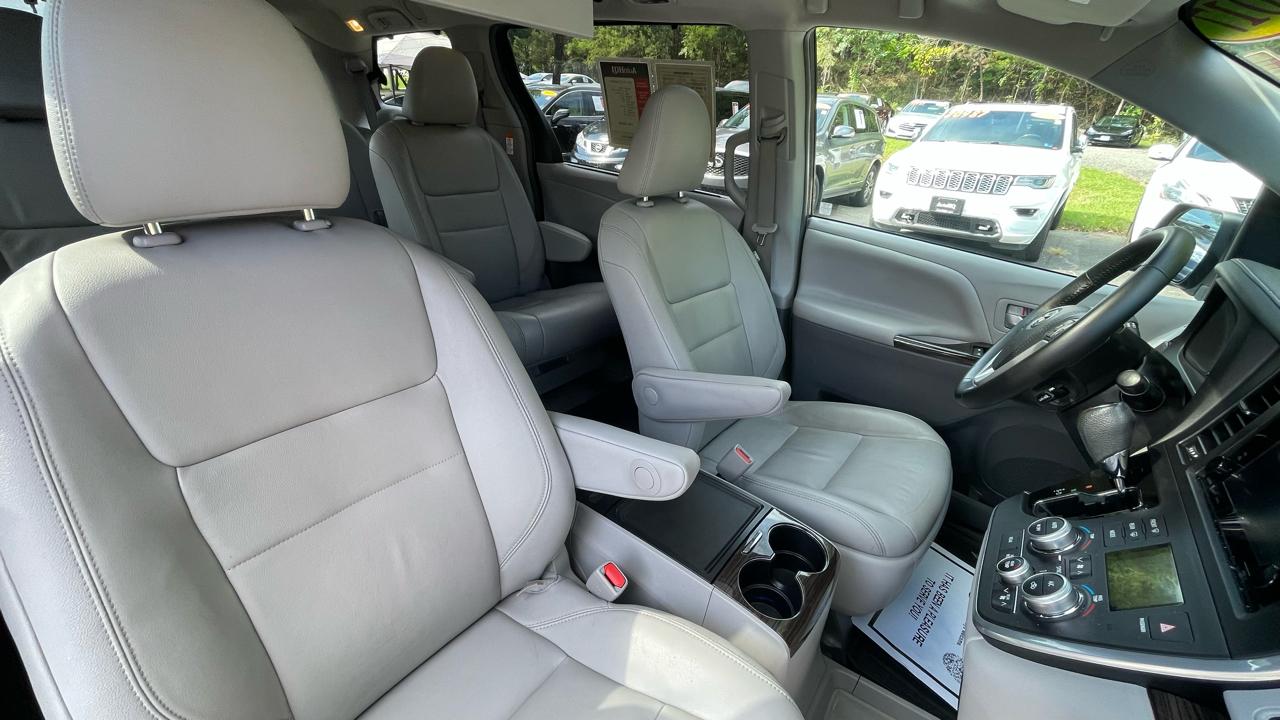 Toyota Sienna XLE 7-Passenger AWD 2017