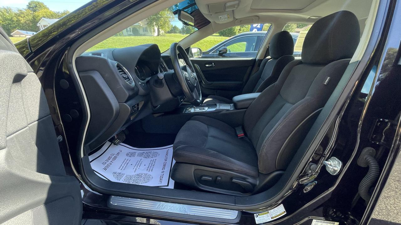 Nissan Maxima S 2012