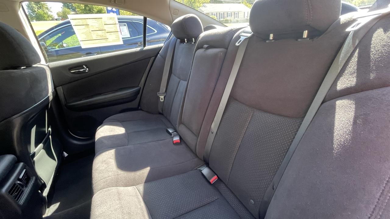 Nissan Maxima S 2012