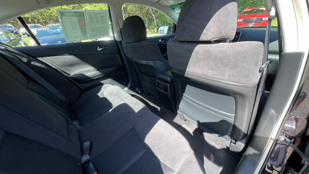 Nissan Maxima S 2012