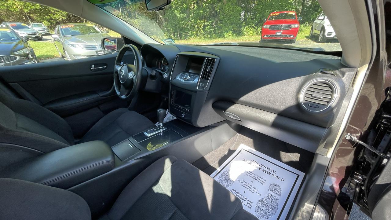 Nissan Maxima S 2012
