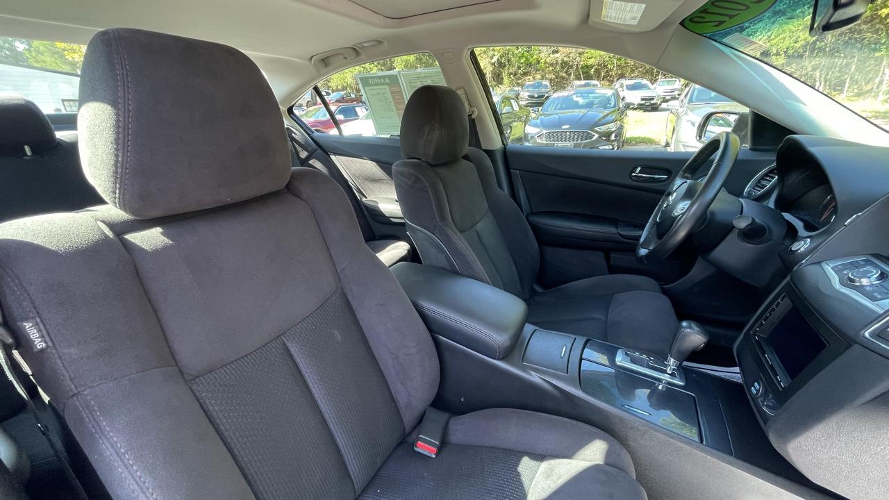 Nissan Maxima S 2012