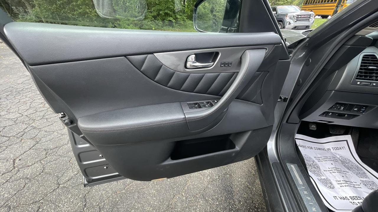 Infiniti QX70 Base AWD 2017