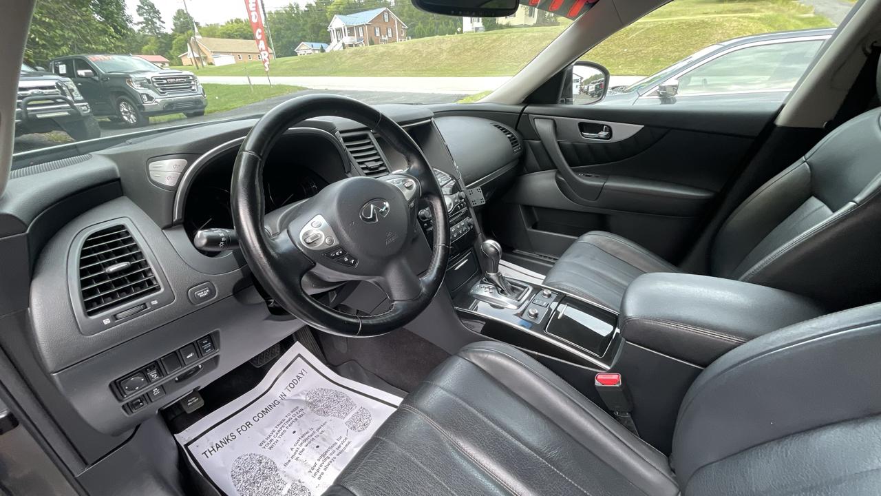 Infiniti QX70 Base AWD 2017