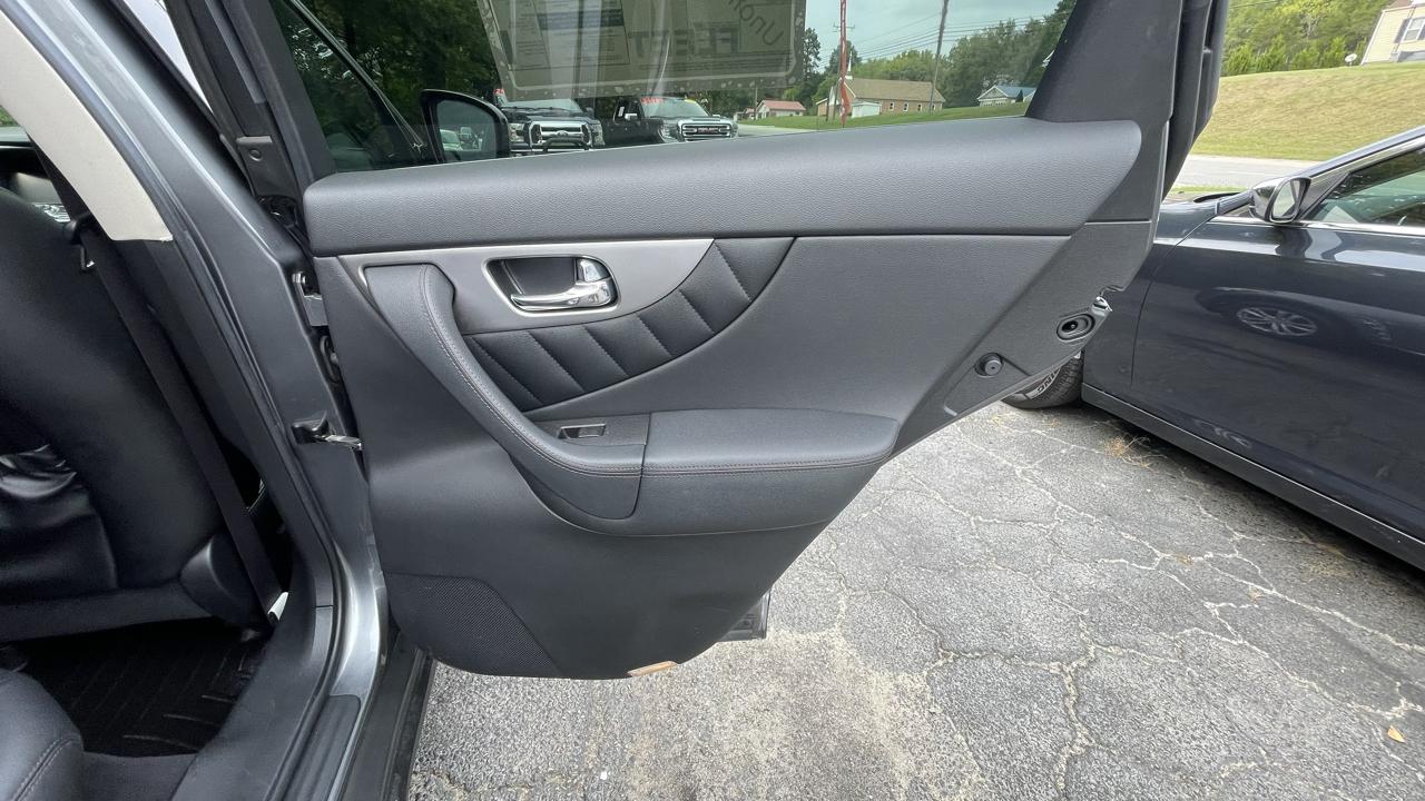 Infiniti QX70 Base AWD 2017
