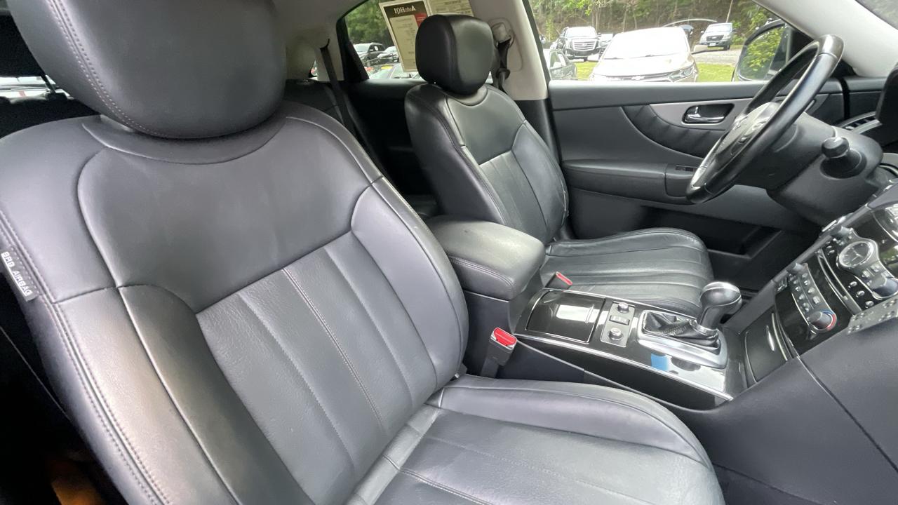 Infiniti QX70 Base AWD 2017