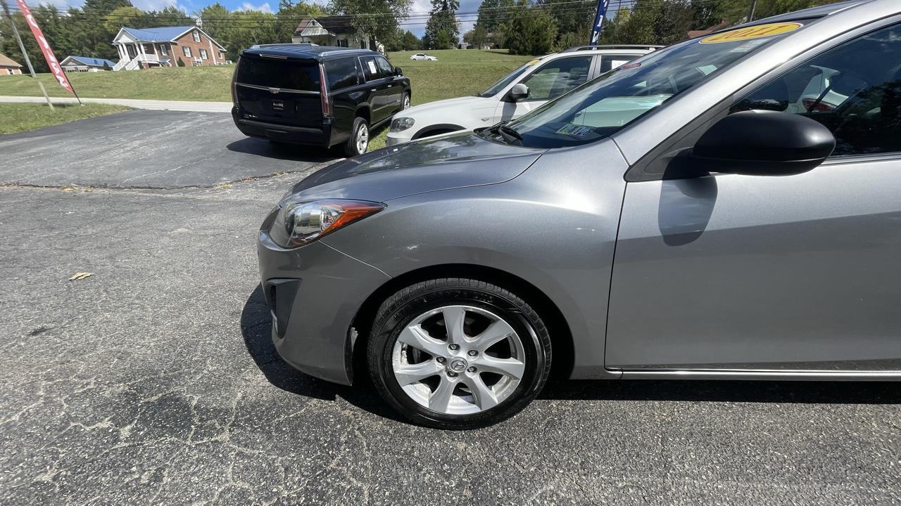 Mazda MAZDA3 i Touring 4-door 2011