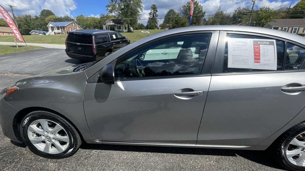 Mazda MAZDA3 i Touring 4-door 2011