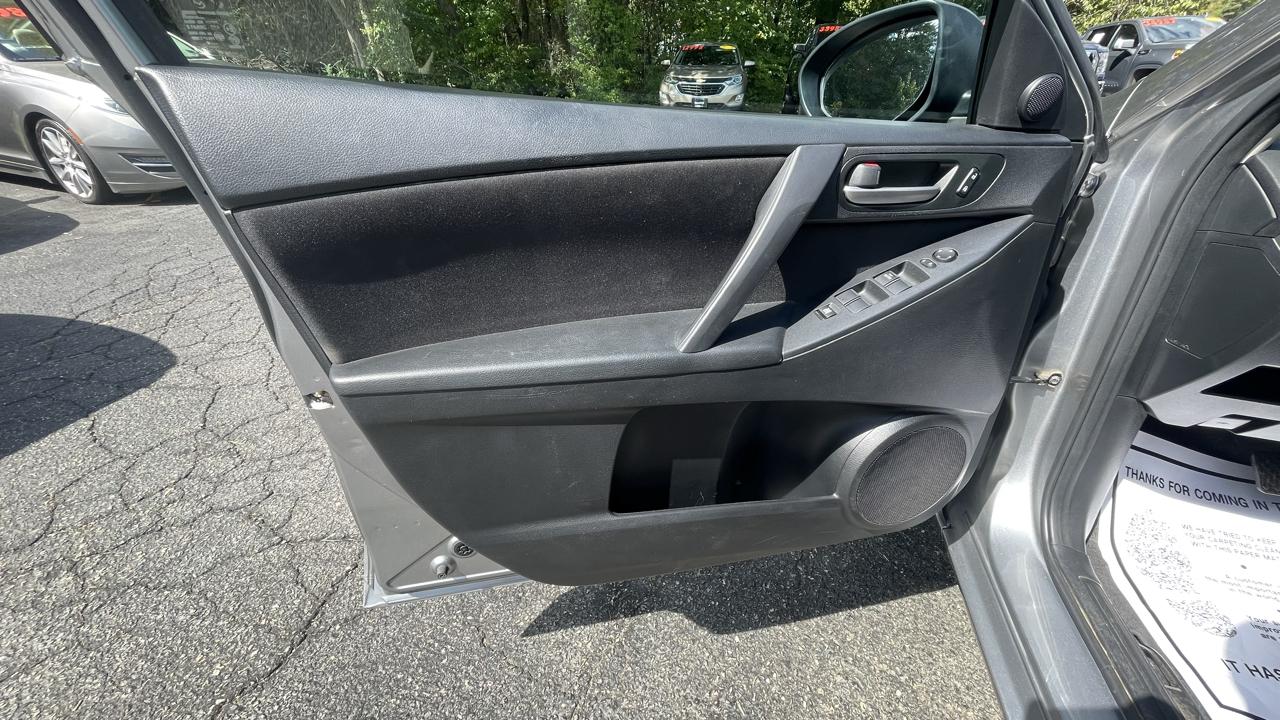 Mazda MAZDA3 i Touring 4-door 2011