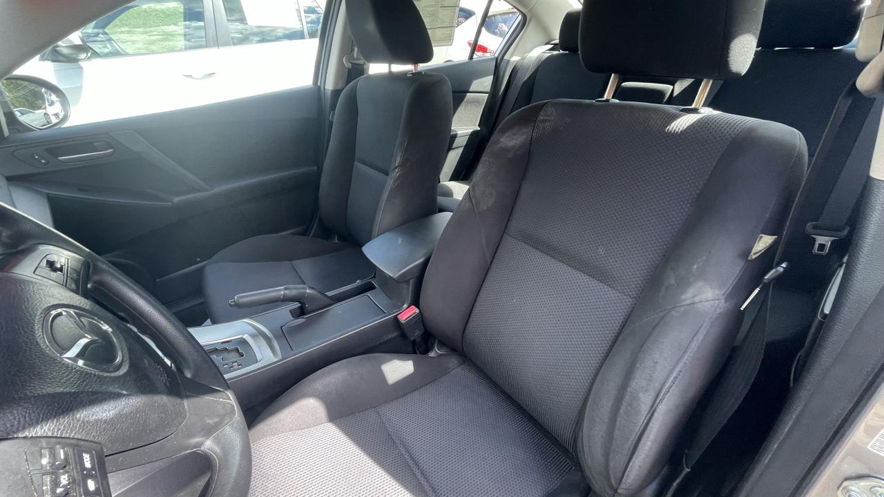 Mazda MAZDA3 i Touring 4-door 2011