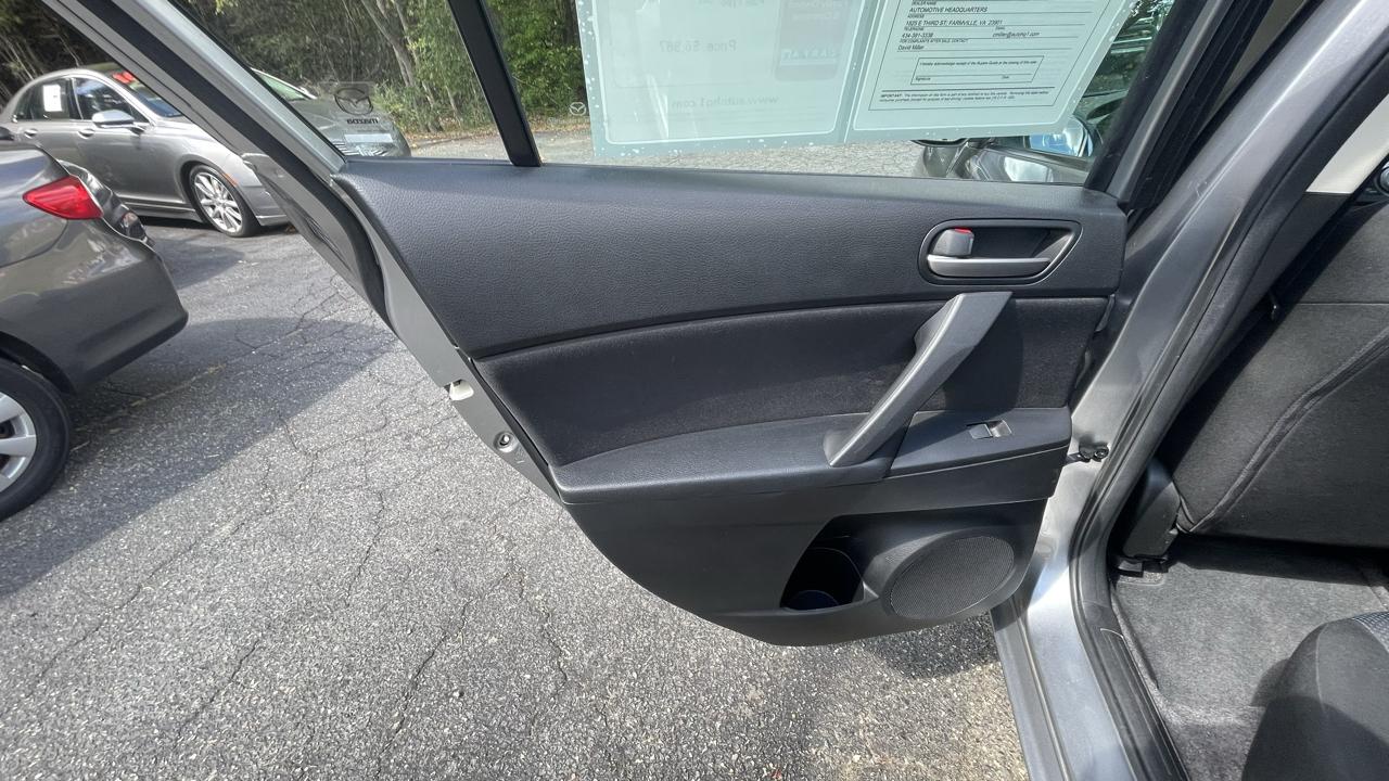 Mazda MAZDA3 i Touring 4-door 2011