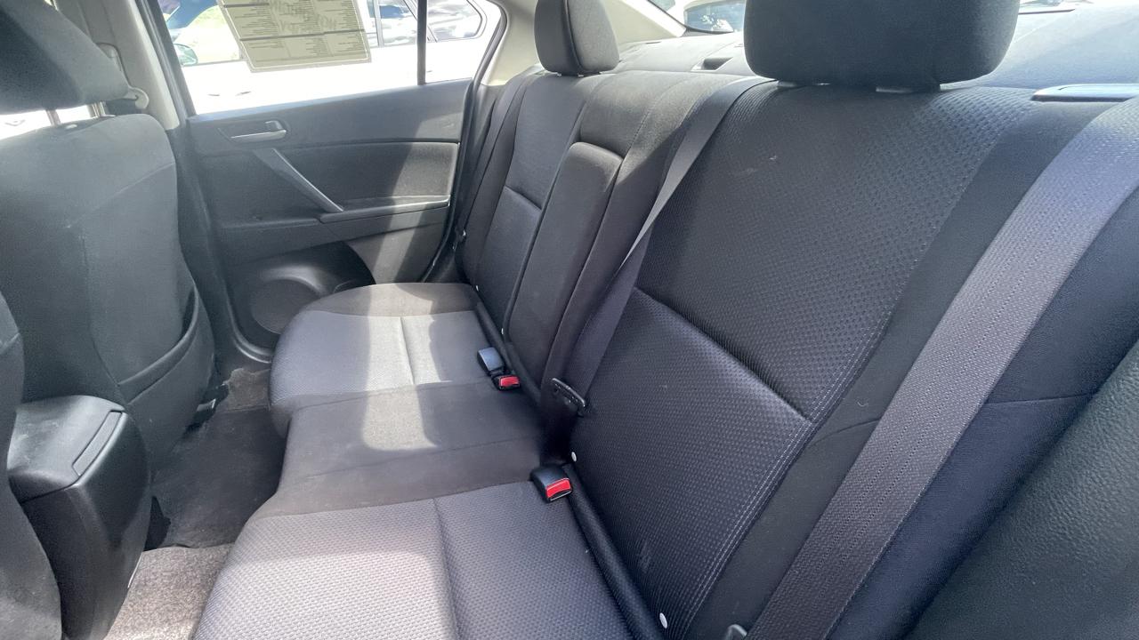 Mazda MAZDA3 i Touring 4-door 2011