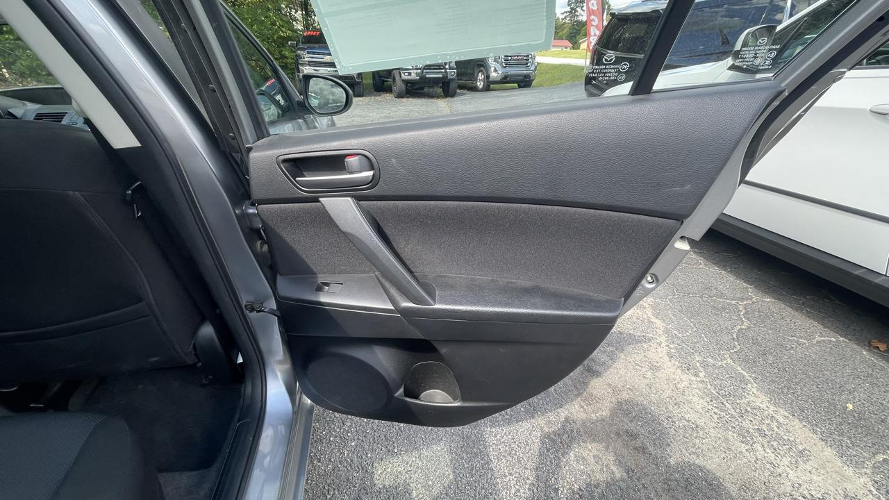 Mazda MAZDA3 i Touring 4-door 2011