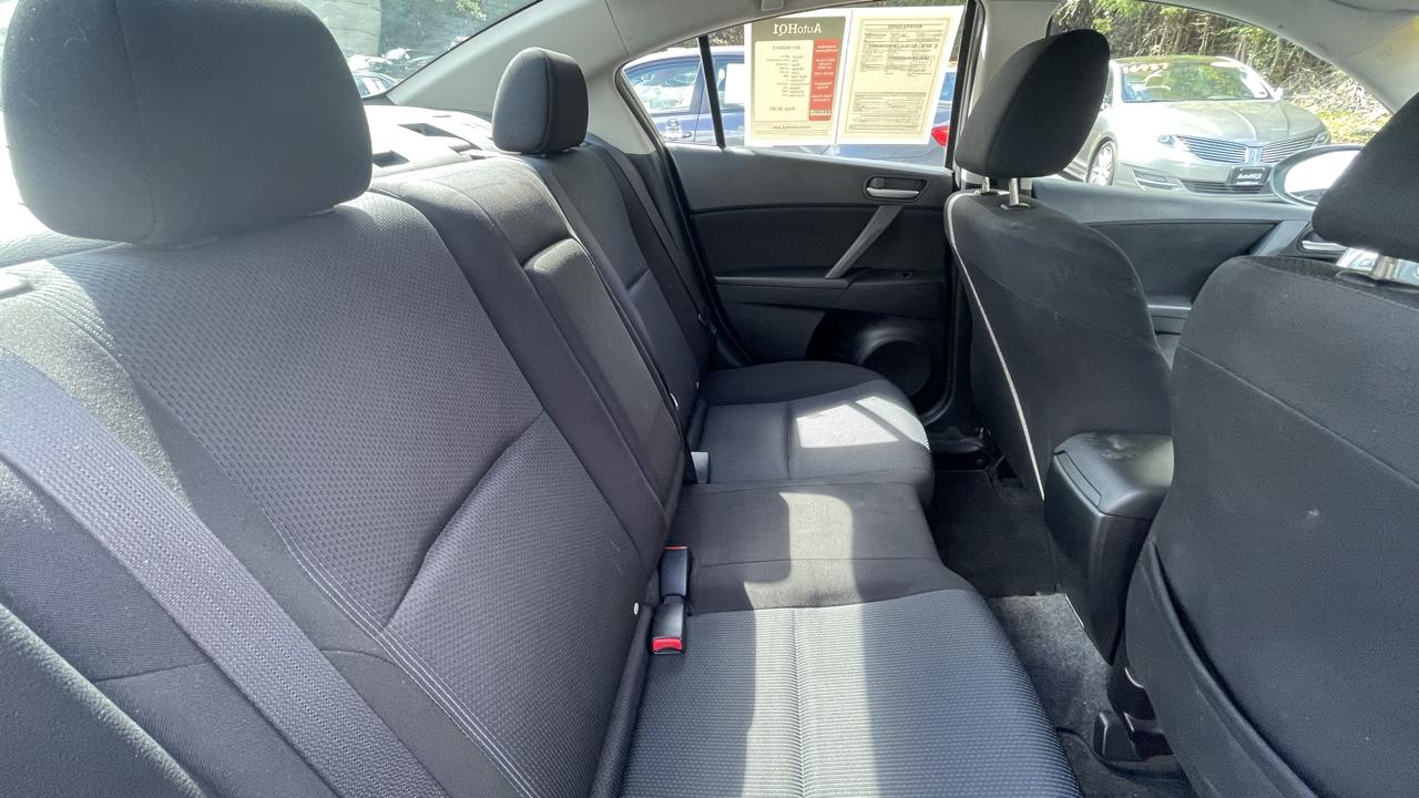 Mazda MAZDA3 i Touring 4-door 2011