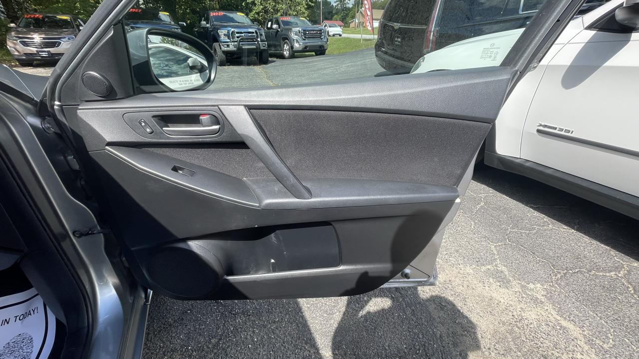 Mazda MAZDA3 i Touring 4-door 2011