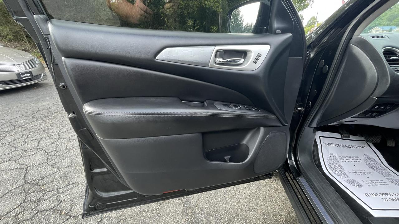 Nissan Pathfinder SL 4WD 2017
