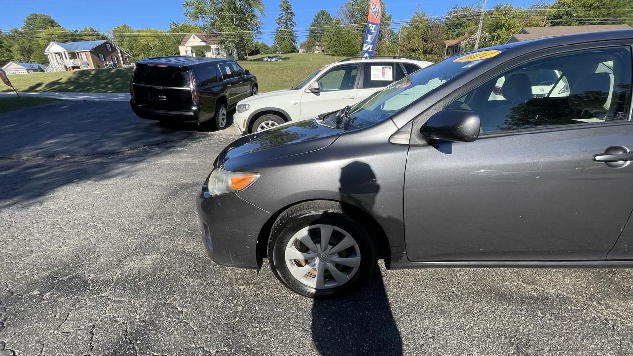 Toyota Corolla LE 4-Speed AT 2011