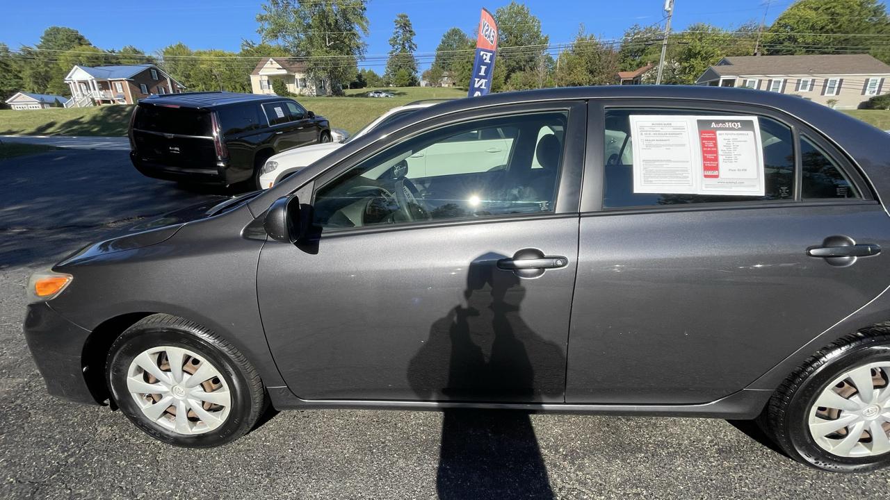 Toyota Corolla LE 4-Speed AT 2011